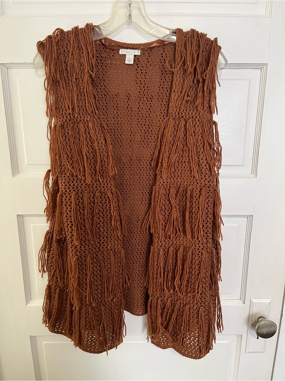 est 1946 Fringe Knit Sleeveless Vest in Rust L